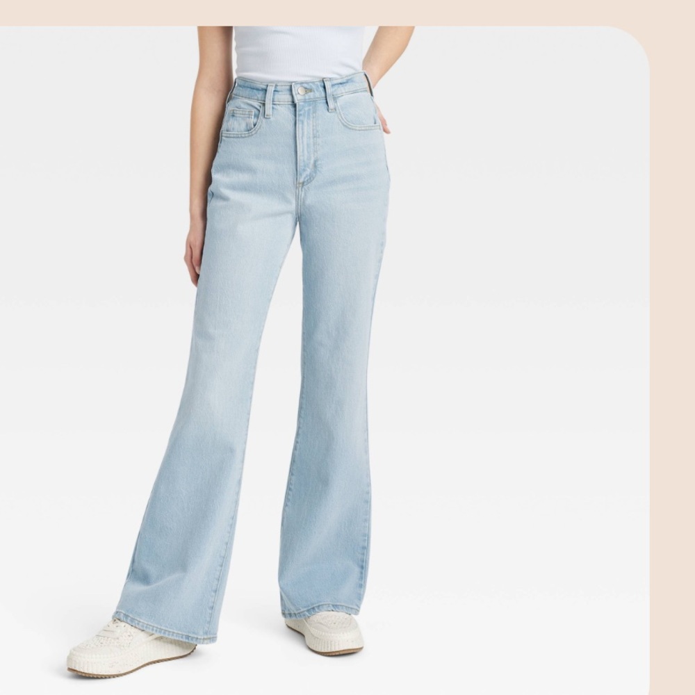 Universal Thread™ Light Wash Size 4 Light Blue Denim Flared Jeans, New Condition